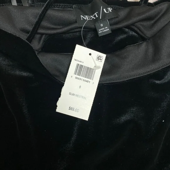 Brand new dress - Picture 7 of 7